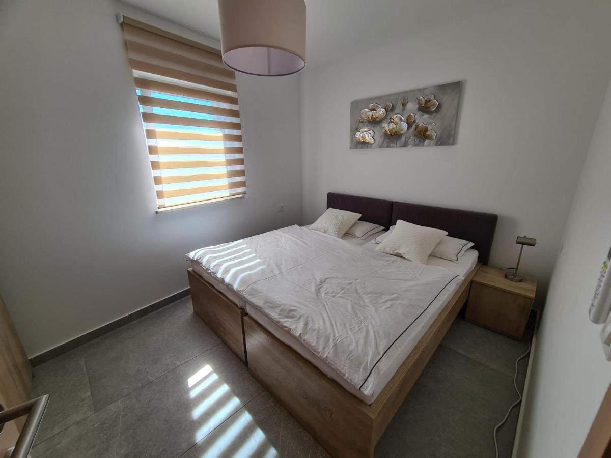 Apartment Rose Garden Sveti Filip i Jakov Ngoại thất bức ảnh