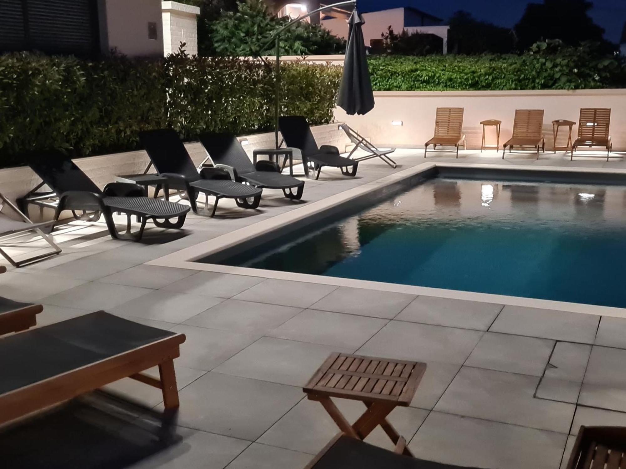 Apartment Rose Garden Sveti Filip i Jakov Ngoại thất bức ảnh